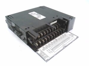 Figure 2: Technical layout and connection details for the GE IC693MDL640 industrial automation component.