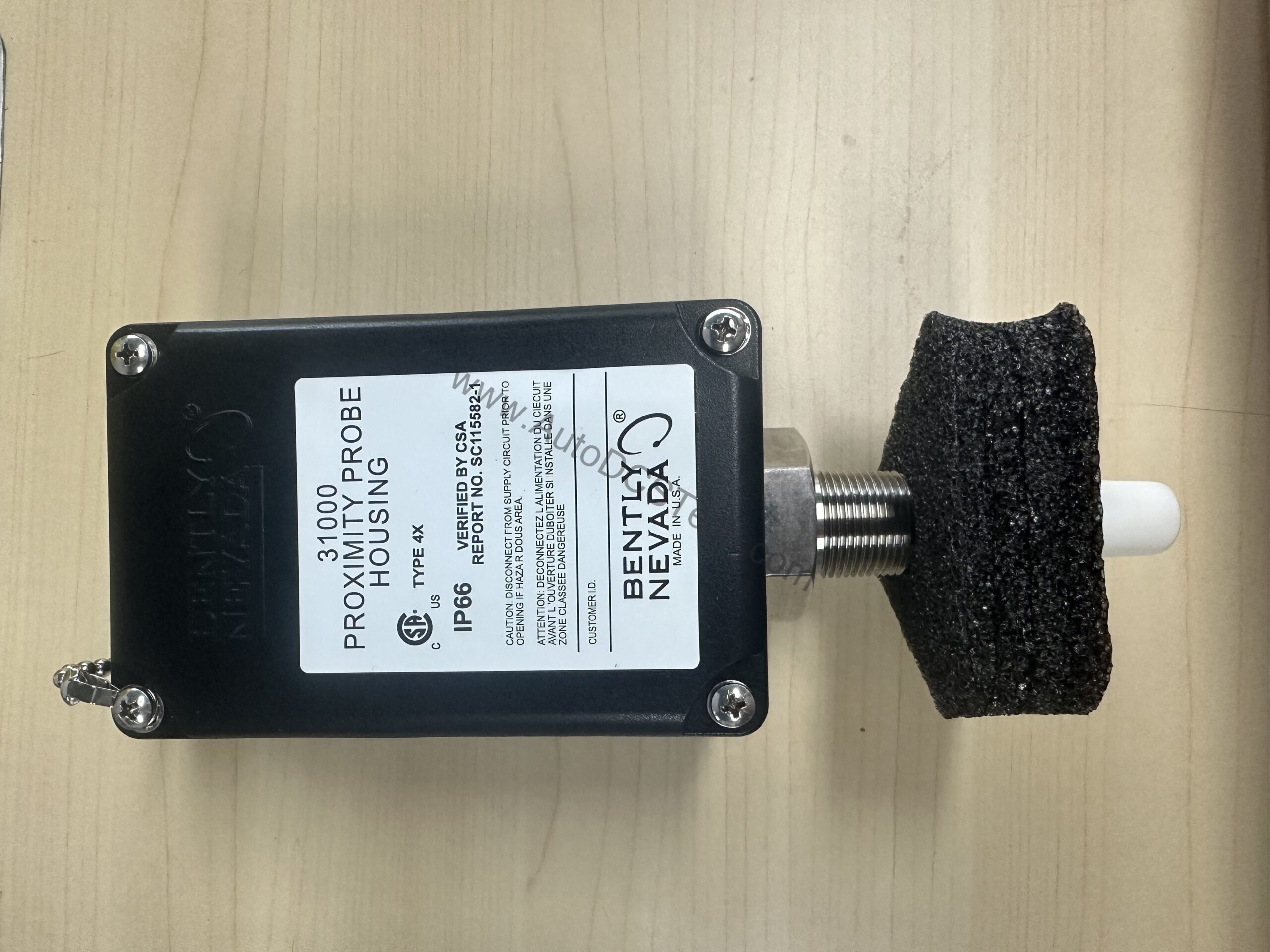 Figure 1: Front view of the Bently Nevada 31000-28-10-00-114-03-02 industrial automation component showing its physical design and enclosure.